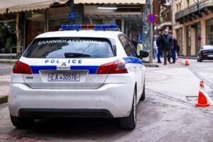 Βουλιαγμένη: Αστυνομικός συνελήφθη με παράνομο οπλισμό