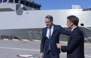 Μητσοτάκης - Μακρόν στη φρεγάτα «Κίμων» ΖΩΝΤΑΝΑ