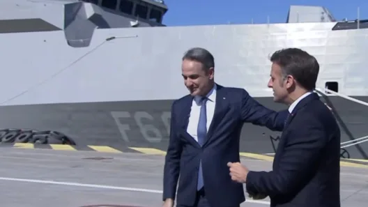 Μητσοτάκης - Μακρόν στη φρεγάτα «Κίμων» ΖΩΝΤΑΝΑ