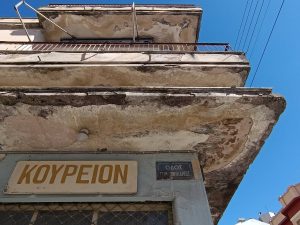 Πάτρα: Εξώστης έτοιμος να καταρρεύσει ΦΩΤΟ