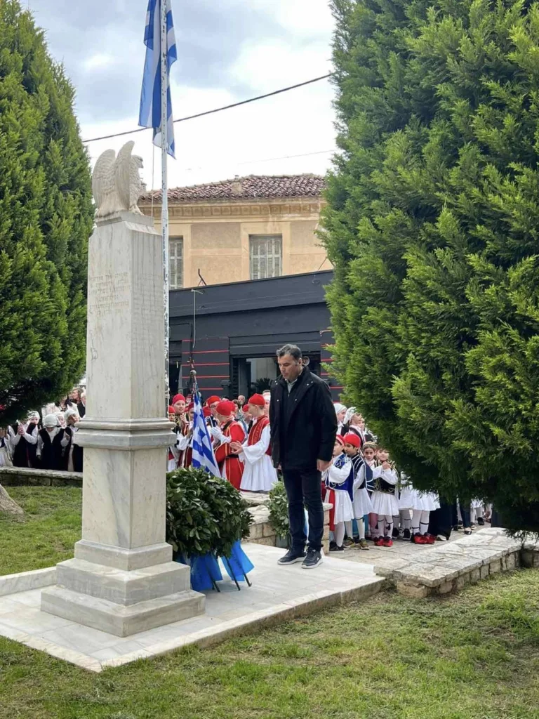 Η Κοινότητα Ακράτας για την Εθνική Επέτειο...και ένα ποίημα ΦΩΤΟ