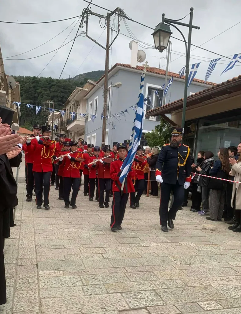 Η Κοινότητα Ακράτας για την Εθνική Επέτειο...και ένα ποίημα ΦΩΤΟ
