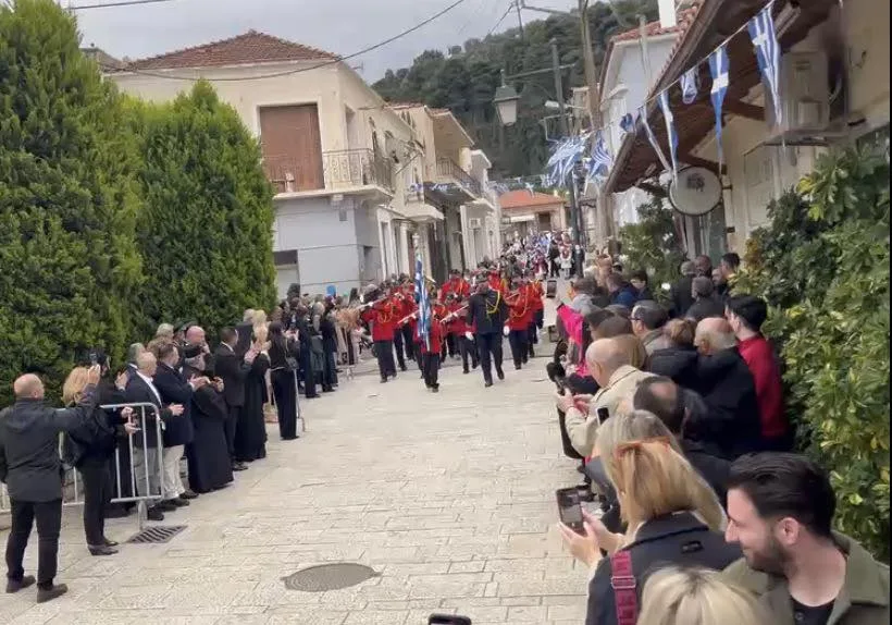 Η Κοινότητα Ακράτας για την Εθνική Επέτειο...και ένα ποίημα ΦΩΤΟ