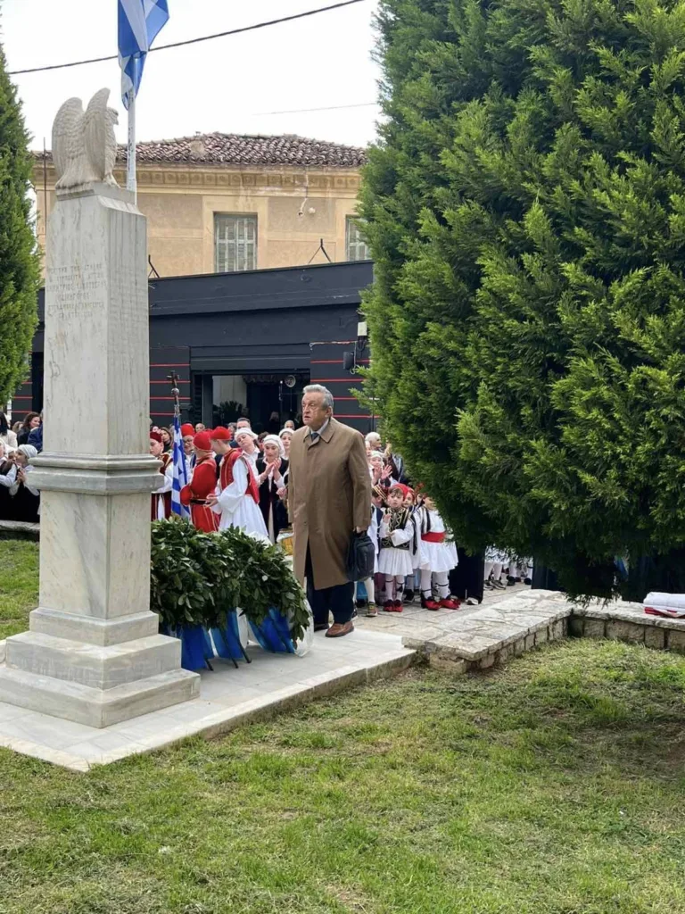 Η Κοινότητα Ακράτας για την Εθνική Επέτειο...και ένα ποίημα ΦΩΤΟ