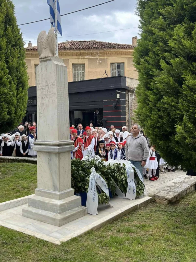 Η Κοινότητα Ακράτας για την Εθνική Επέτειο...και ένα ποίημα ΦΩΤΟ