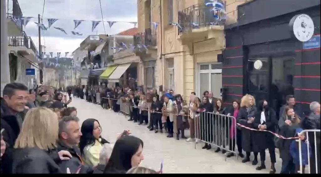 Η Κοινότητα Ακράτας για την Εθνική Επέτειο...και ένα ποίημα ΦΩΤΟ