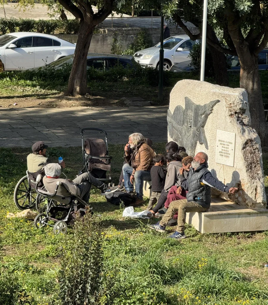 Πάτρα: «Πονοκέφαλος» οι Ρομά σε δύο Πλατείες - Ματυρία στο Patrapress.gr ΦΩΤΟ 27 Πάτρα: «Πονοκέφαλος» οι Ρομά σε δύο Πλατείες - Ματυρία στο Patrapress.gr ΦΩΤΟ