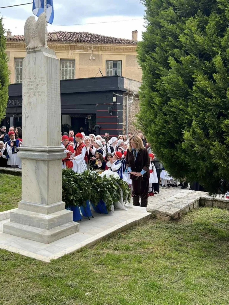 Η Κοινότητα Ακράτας για την Εθνική Επέτειο...και ένα ποίημα ΦΩΤΟ