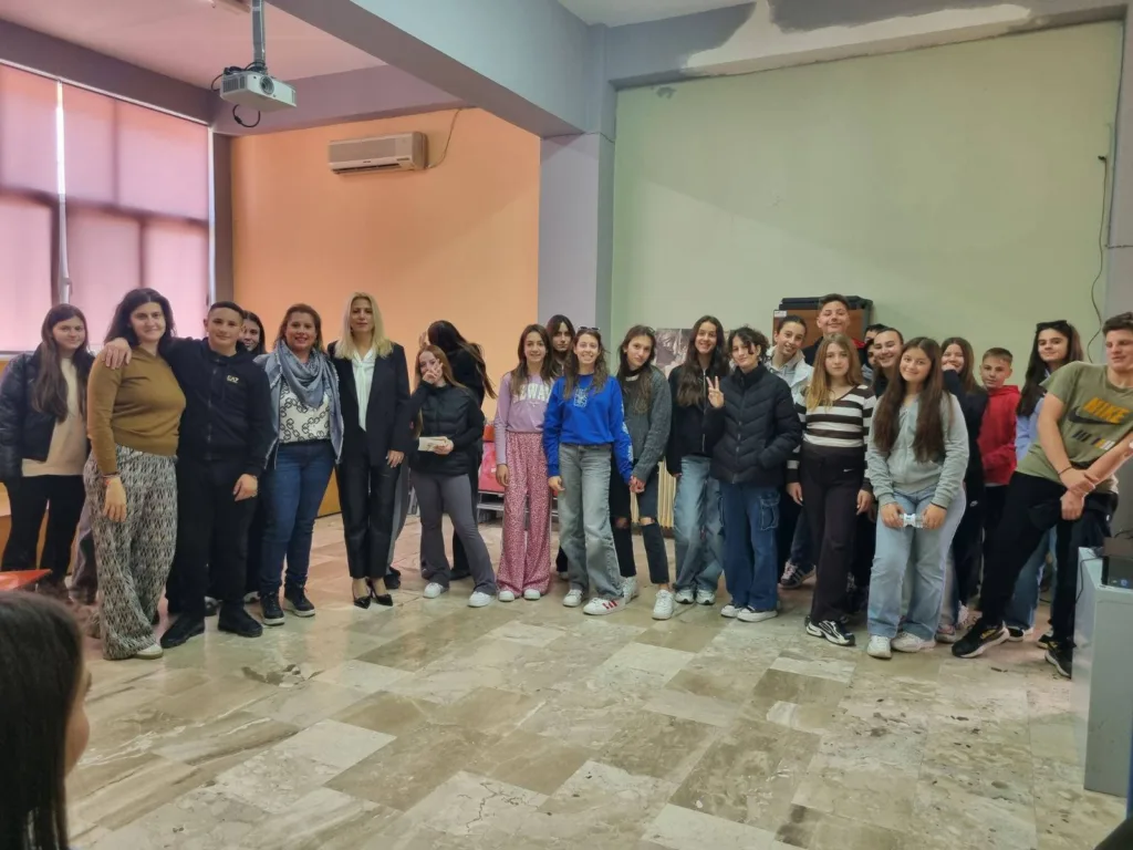 Μαθητές του Γυμνασίου Αιγείρας γνώρισαν τον Φιλανθρωπικό Σύλλογο ΦΩΤΟ 29 Μαθητές του Γυμνασίου Αιγείρας γνώρισαν τον Φιλανθρωπικό Σύλλογο ΦΩΤΟ