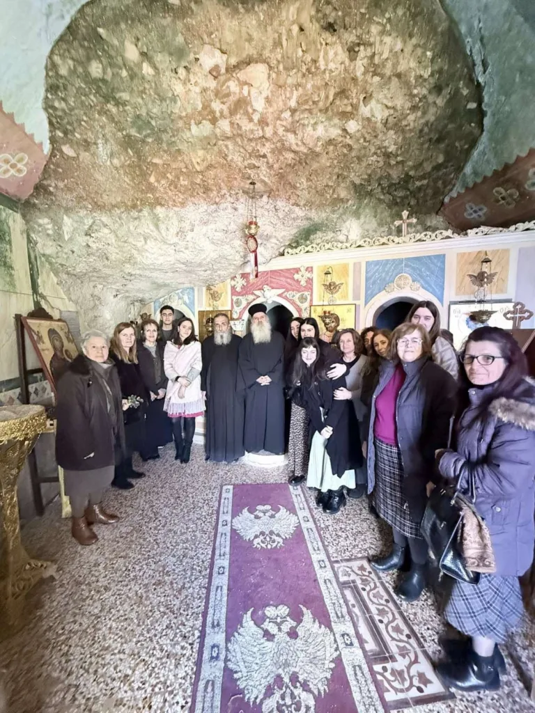 Η Ενορία της Αγίας Τριάδας Πατρών, στην Μονή Νοτενών και στο Ασκητήριο του Οσίου Ιωακείμ ΦΩΤΟ 31 Η Ενορία της Αγίας Τριάδας Πατρών, στην Μονή Νοτενών και στο Ασκητήριο του Οσίου Ιωακείμ ΦΩΤΟ