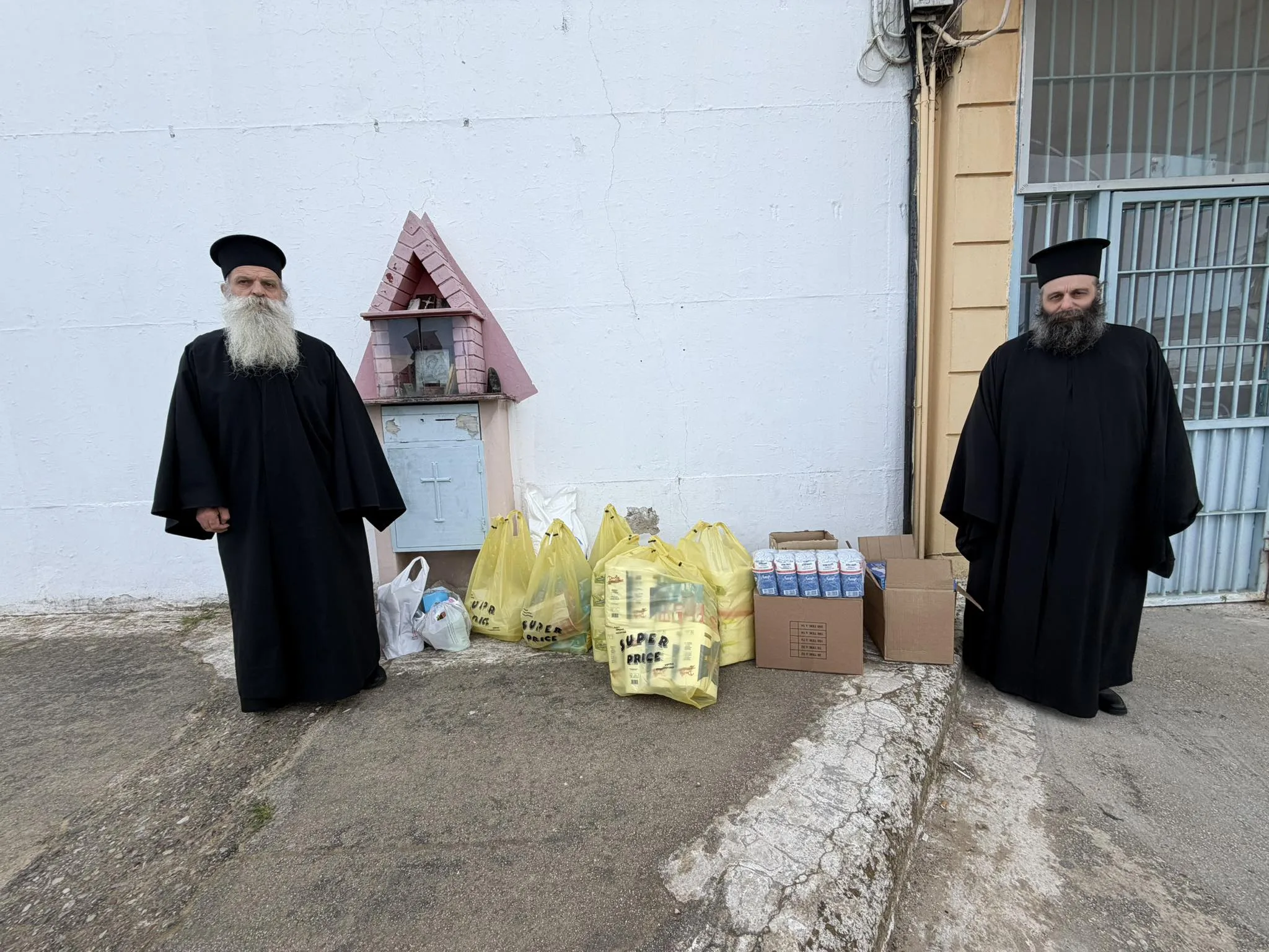 Είδη στους κρατούμενους των Φυλακών, από την Αγία Τριάδα Πατρών 4 Είδη στους κρατούμενους των Φυλακών, από την Αγία Τριάδα Πατρών