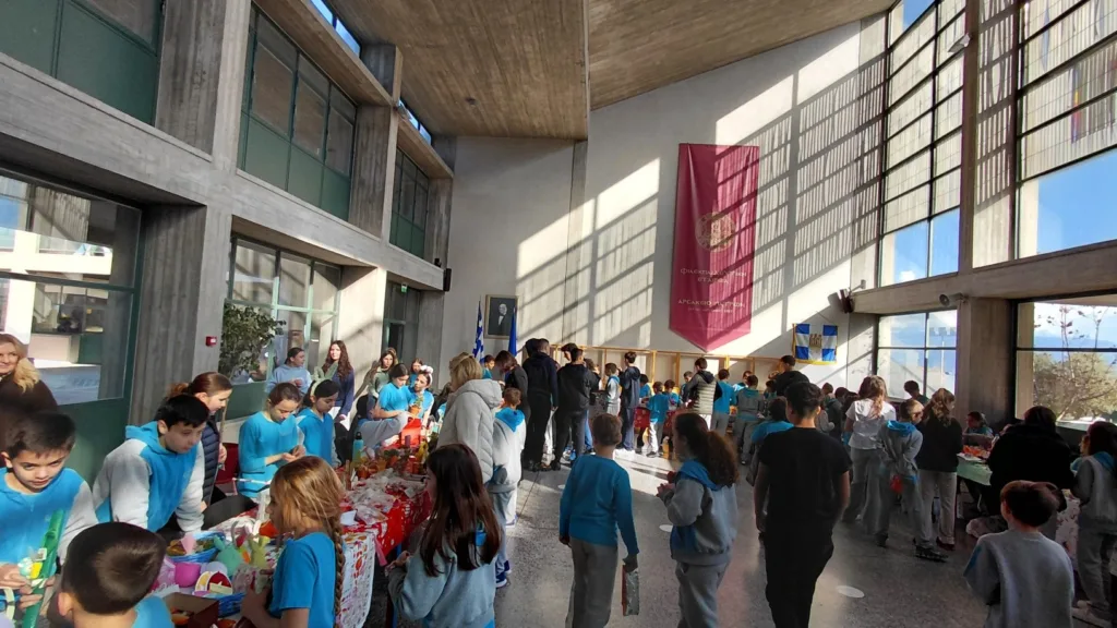 Αρσάκειο Δημοτικό Πάτρας και «Φωτεινό Αστέρι» σε αλυσίδα προσφοράς ΦΩΤΟ 25 Αρσάκειο Δημοτικό Πάτρας και «Φωτεινό Αστέρι» σε αλυσίδα προσφοράς ΦΩΤΟ