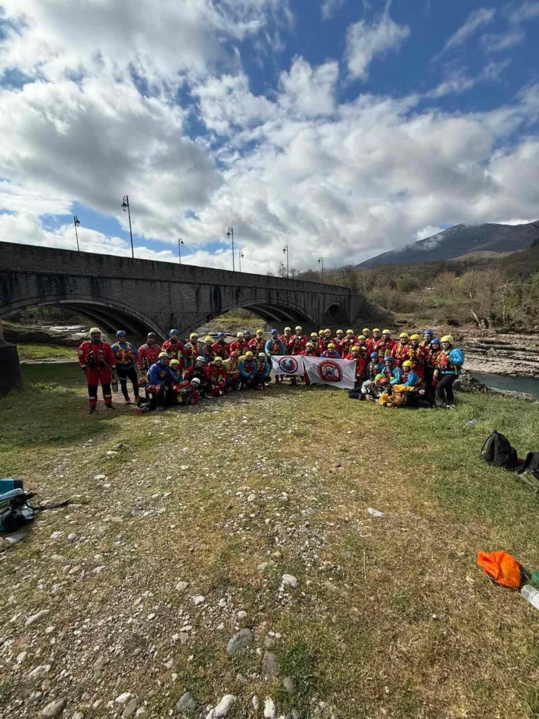 Αχαΐα: Διάσωση σε ορμητικά νερά, από τους Εθελοντές Πυροσβέστες ΦΩΤΟ