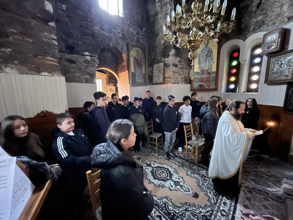 Συγκίνηση και κατάνυξη στον Παλαιό Ιερό Ναό στο Πλατάνι Ρίου ΦΩΤΟ