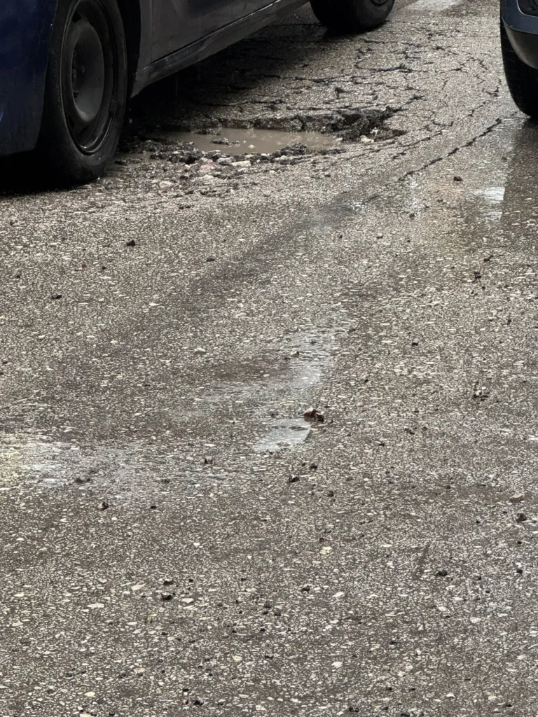 Πάτρα: Ξεχασμένοι κλειστοί δρόμοι, από έργα που δεν εκτελούνται - Και ανοιχτοί...για «κάρα» ΦΩΤΟ