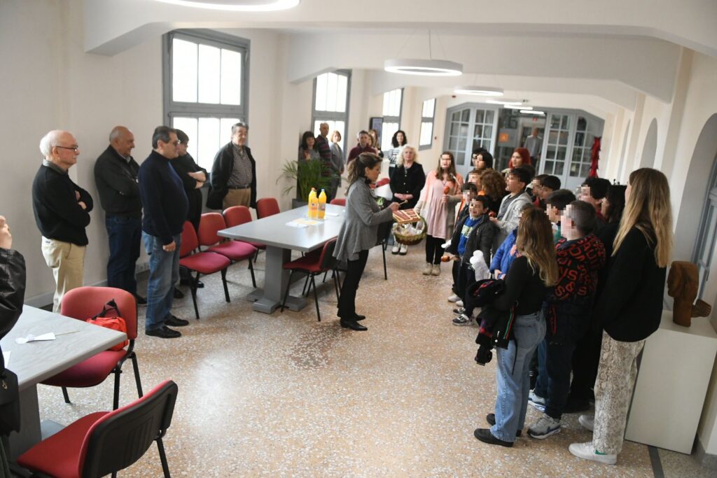 Κάλαντα στον δήμαρχο Πατρέων και παραδοσιακά λαζαράκια ΦΩΤΟ