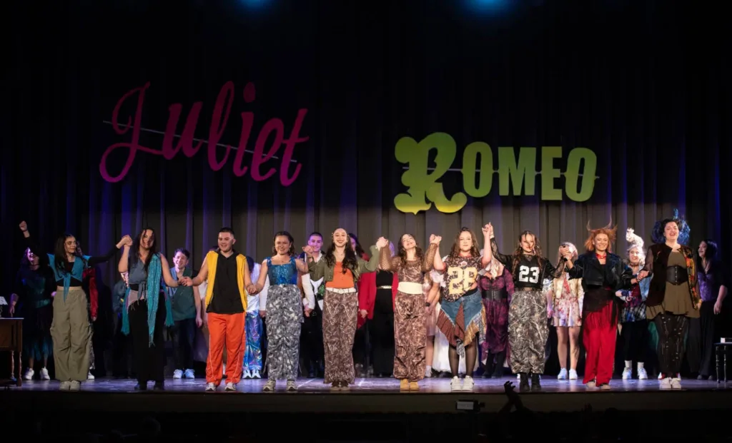 Η μουσικοθεατρική παράσταση της Ομάδας Αιγίου «the musicArts» ΦΩΤΟ