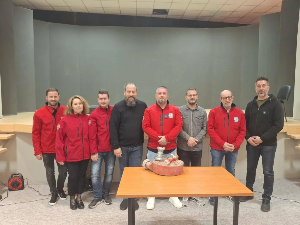 Χορηγία υλικών πυρόσβεσης στην Εθελοντική Ομάδα ΕΠΟΜΕΑ Αιγιαλείας ΦΩΤΟ
