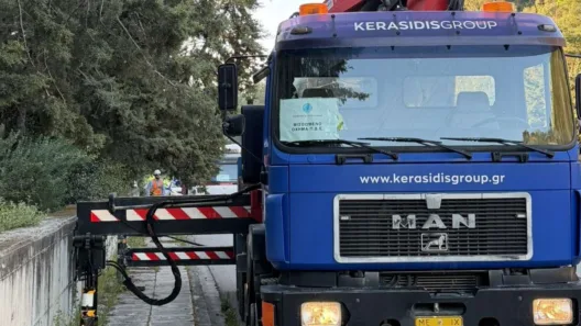 Πάτρα: Η Πολιτική Προστασία παρενέβη σε επικίνδυνα σημεία της Μικρής Περιμετρικής ΦΩΤΟ