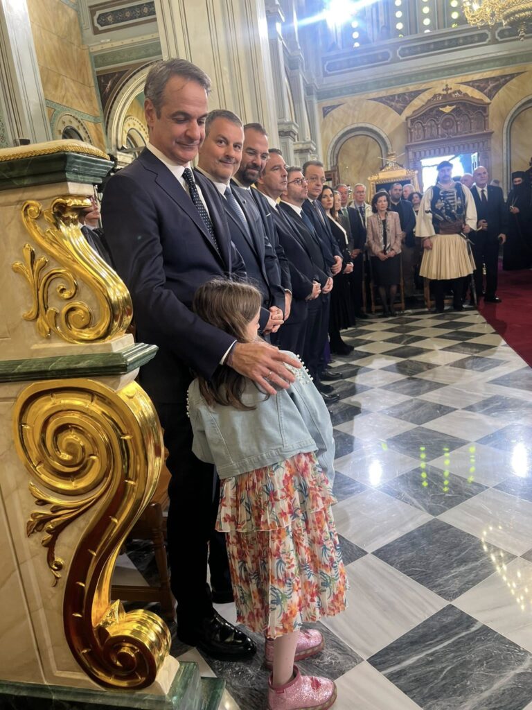Αχαΐα: Η Αλεξοπούλου και ο Μητσοτάκης με την κόρη της στο Μεσολόγγι - «Χωρίς διχασμούς» ΦΩΤΟ
