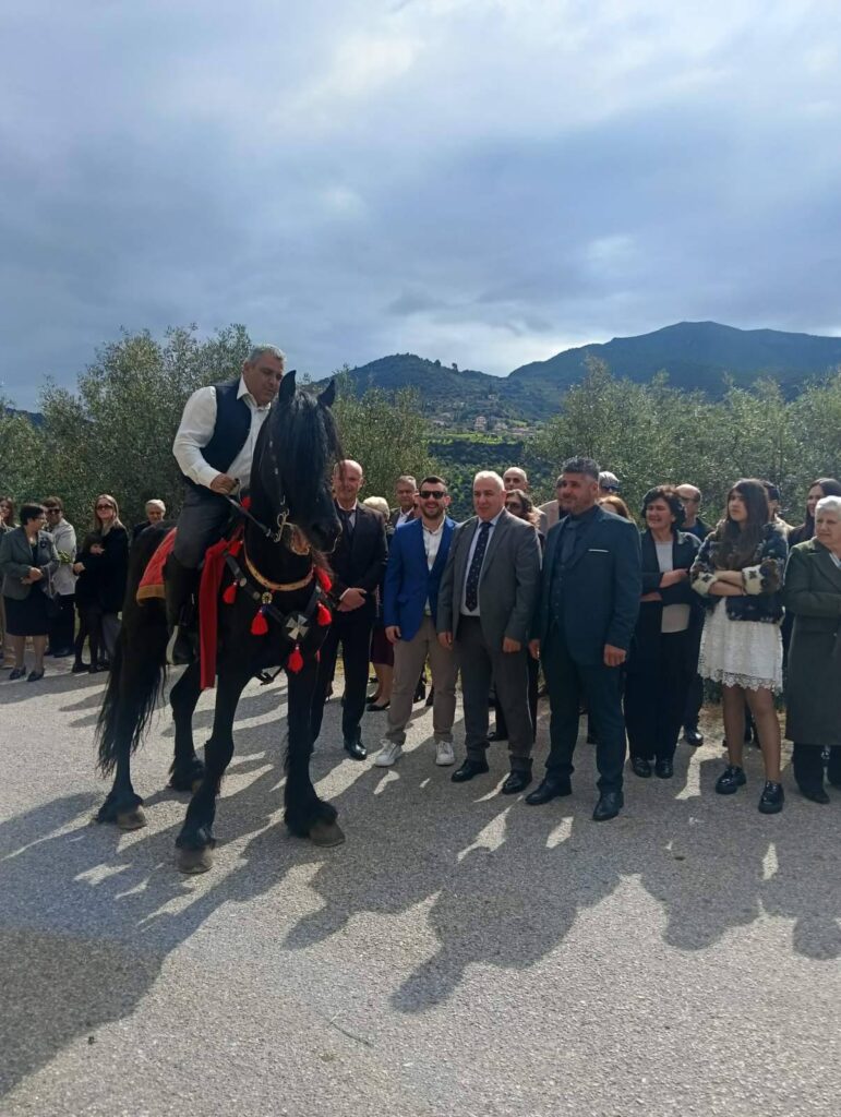 Κυριακή των Βαΐων με τα άλογα στα «Αχραντα Πάθη», στο Μαυρίκι Αιγίου ΦΩΤΟ