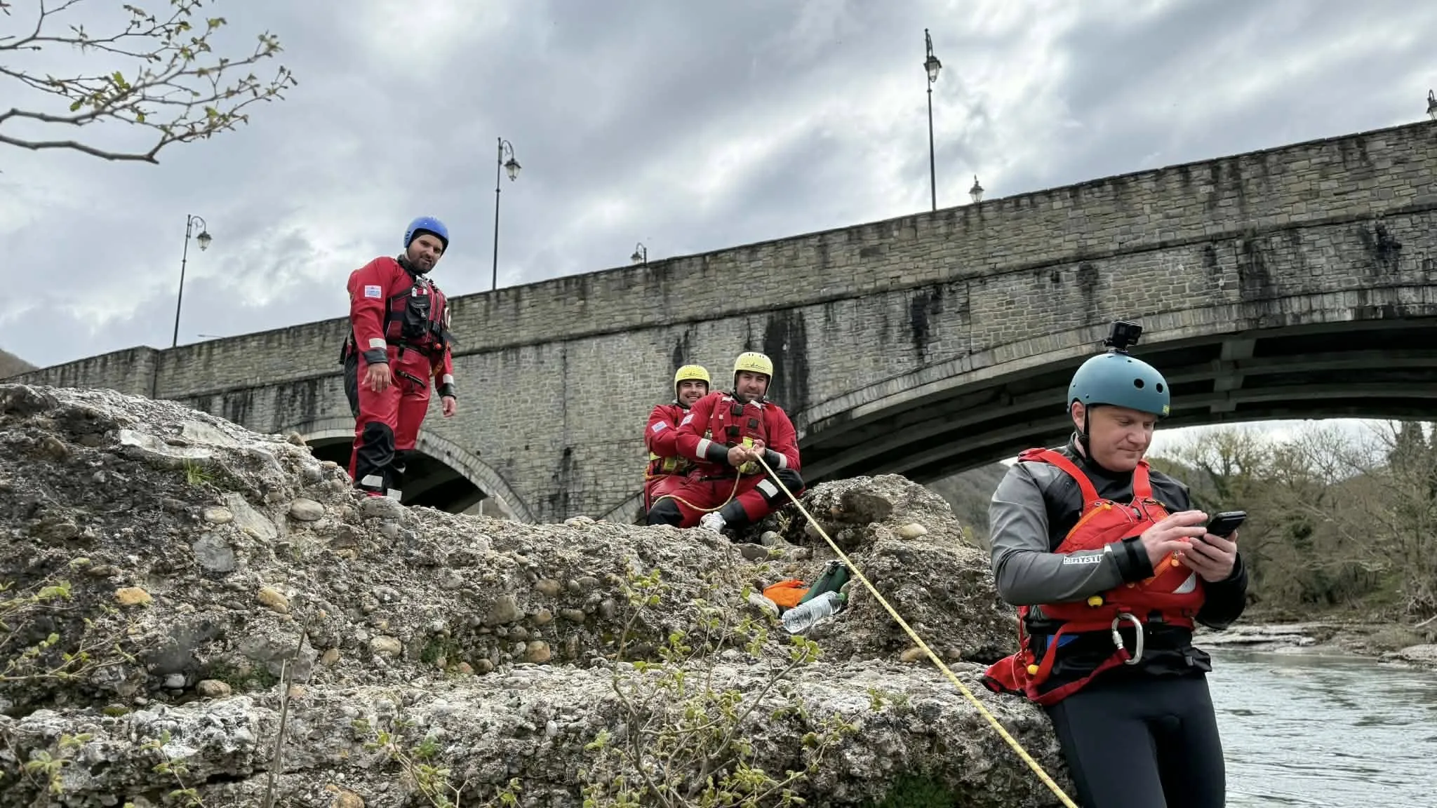 Αχαΐα: Διάσωση σε ορμητικά νερά, από τους Εθελοντές Πυροσβέστες ΦΩΤΟ