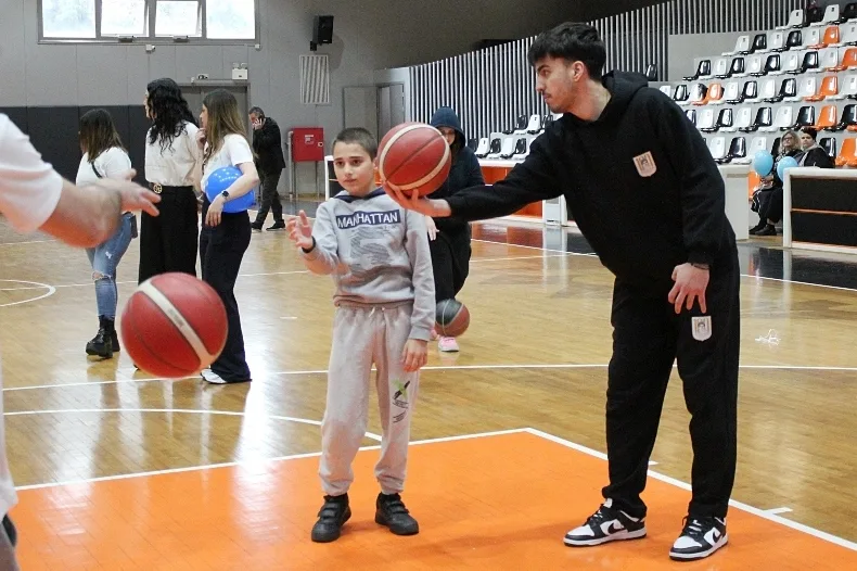 Ο Απόλλων Πατρών στην εκδήλωση του Σωματείου «Ικελος» για τον Αυτισμό ΦΩΤΟ