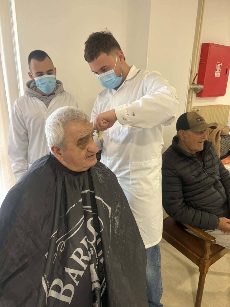 H Κομμωτική της ΕΠΑΣ Πάτρας στο «Κωνσταντοπούλειο» Ευγηρείο