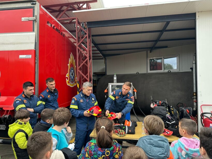 Εκπαιδευτική επίσκεψη μαθητών του Αρσακείου Δημοτικού Πατρών στην Πυροσβεστική ΦΩΤΟ