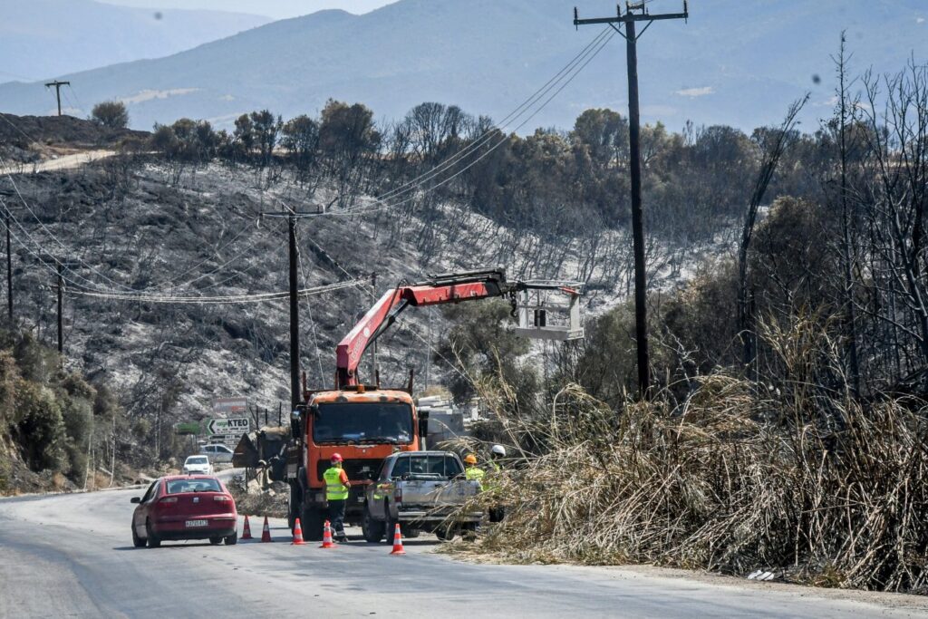 Συχαινά Πάτρας: Πρωτοφανής σπατάλη νερού στα καμμένα από τρύπια σωλήνα ΒΙΝΤΕΟ
