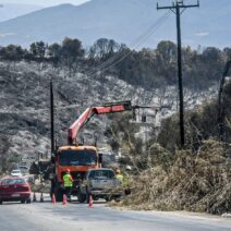 Συχαινά Πάτρας: Πρωτοφανής σπατάλη νερού στα καμμένα από τρύπια σωλήνα ΒΙΝΤΕΟ