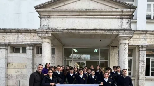 Η χορωδία μαθητών του Αρσακείου Πατρών στην Κατερίνη ΦΩΤΟ