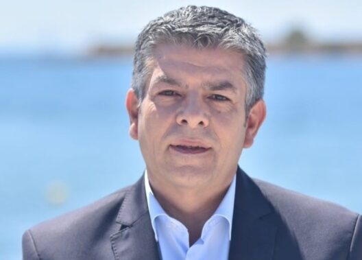 «Η πολιτική ανατροπή στην Ουγγαρία είναι μια μεγάλη δημοκρατική νίκη του λαού» 34 «Η πολιτική ανατροπή στην Ουγγαρία είναι μια μεγάλη δημοκρατική νίκη του λαού»