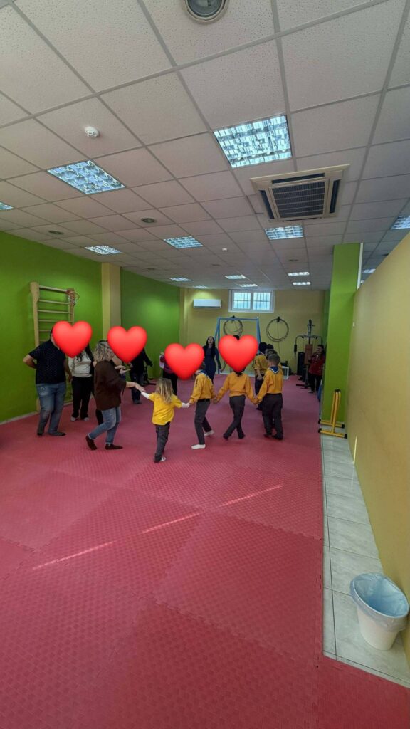 Οι Ναυτοπρόσκοποι Αιγίου με δώρα στο ΚΔΑΠ ΑμεΑ «Η Μικρή Παρέα» ΦΩΤΟ