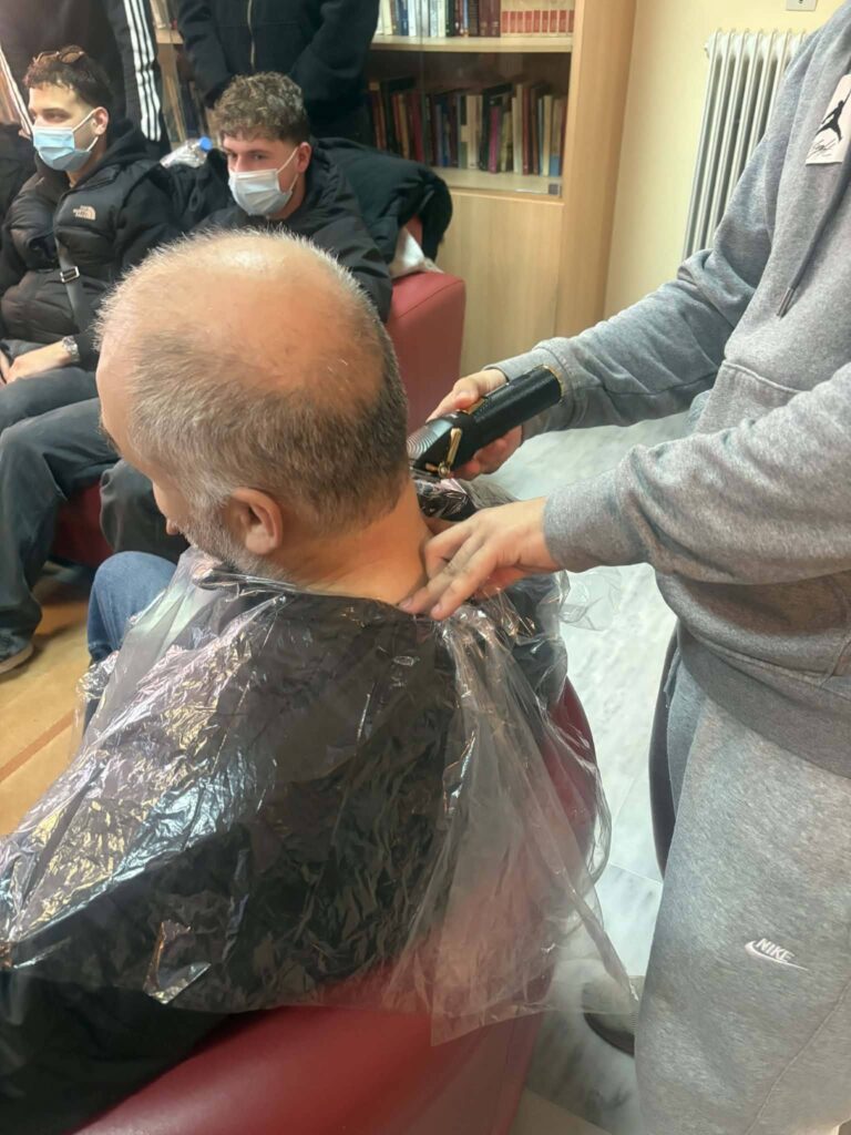 Η Κομμωτική της ΕΠΑΣ Πάτρας στηρίζει την «Ελπίδα» ΦΩΤΟ