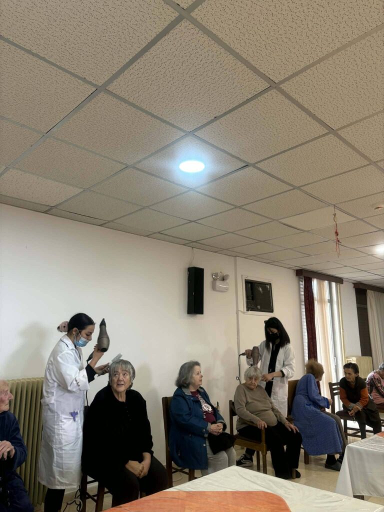 H Κομμωτική της ΕΠΑΣ Πάτρας στο «Κωνσταντοπούλειο» Ευγηρείο