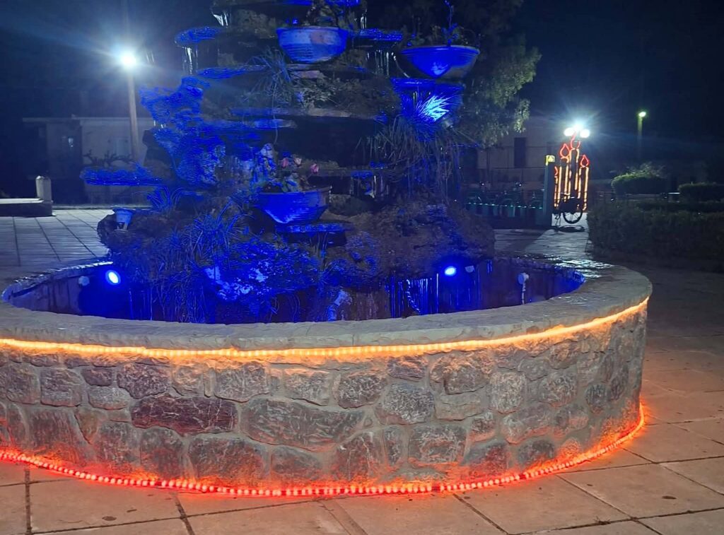 Στα γιορτινά της η πλατεία της Κουλούρας Αιγίου ΦΩΤΟ