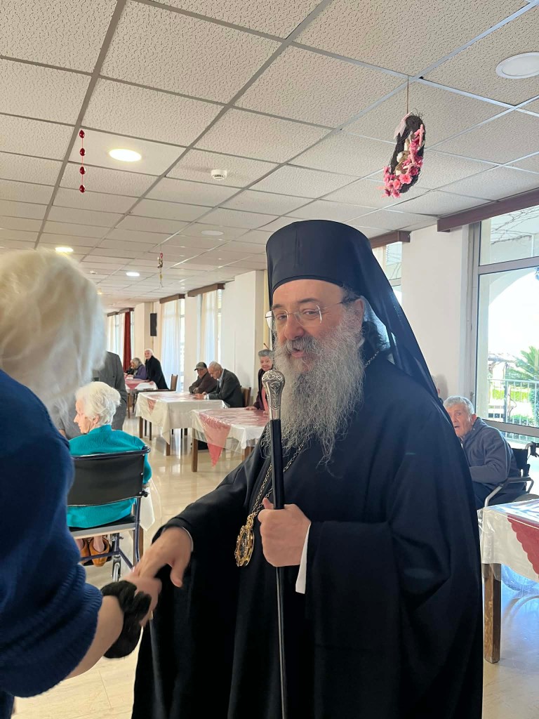 Στον Οίκο Ευγηρίας ο Μητροπολίτης Πατρών Χρυσόστομος ΦΩΤΟ