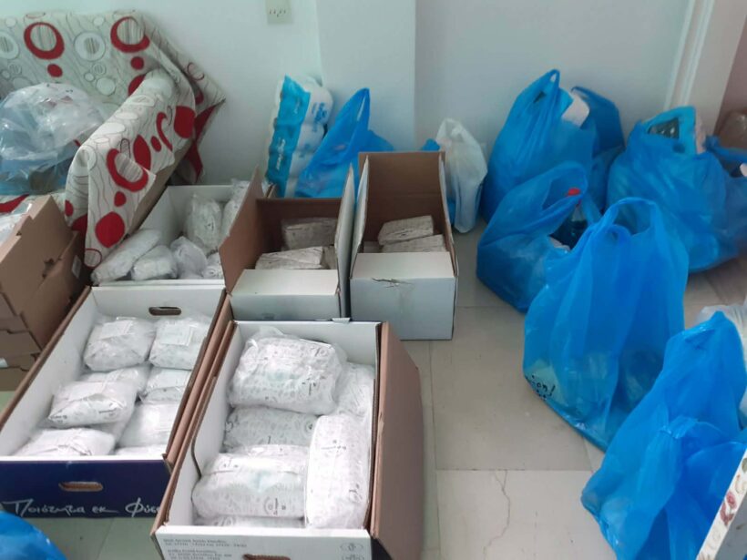 Το Σωματείο Κυριών Ακράτας παραδίδει σε οικογένειες τρόφιμα ΦΩΤΟ
