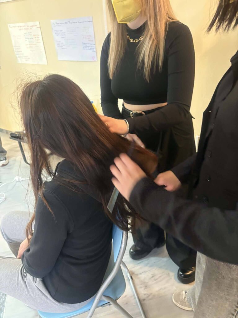 Η Κομμωτική της ΕΠΑΣ Πάτρας στηρίζει την «Ελπίδα» ΦΩΤΟ