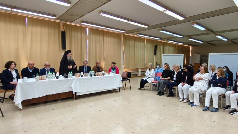 Στο νοσοκομείο «Αγιος Ανδρέας», για Πασχαλινές ευχές, Χρυσόστομος και Μπονάνος ΦΩΤΟ