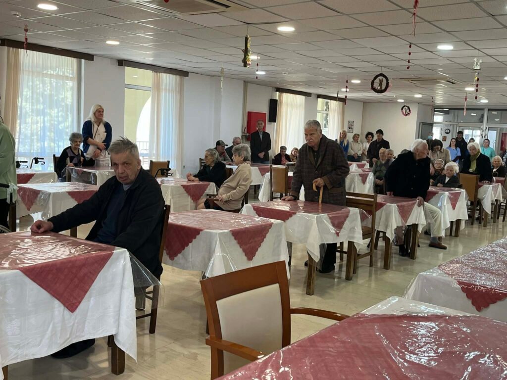 Ευχέλαιο στο «Κωνσταντοπούλειο» Ευγηρίο ΦΩΤΟ