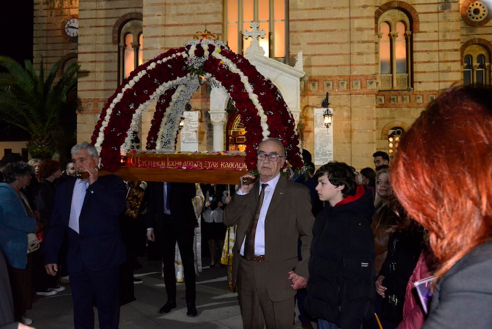 Η συνάντηση Επιταφίων κεντρικών Ενοριών του Αιγίου ΒΙΝΤΕΟ-ΦΩΤΟ