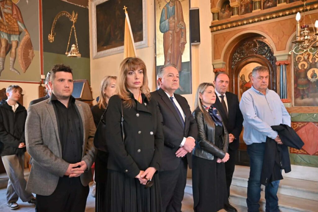 Η Περιφορά Επιταφίων της Πάτρας ΦΩΤΟ