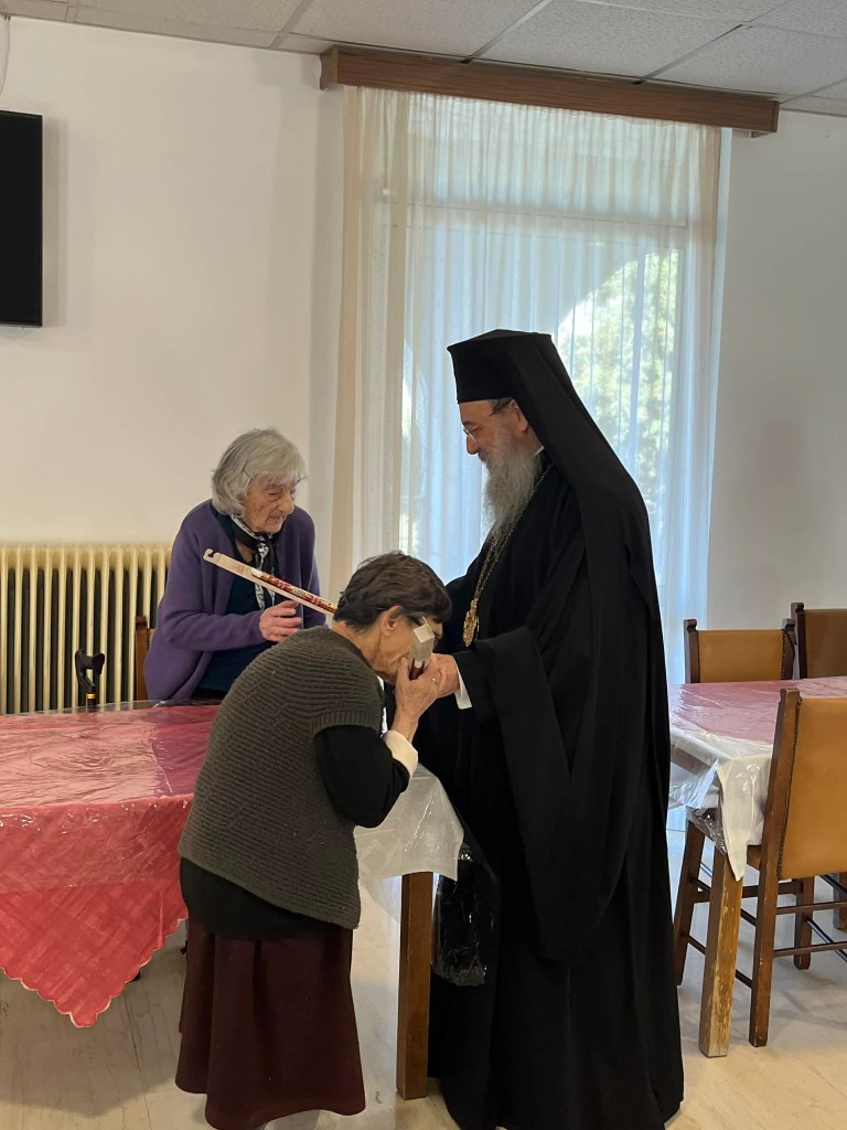 Στον Οίκο Ευγηρίας ο Μητροπολίτης Πατρών Χρυσόστομος ΦΩΤΟ