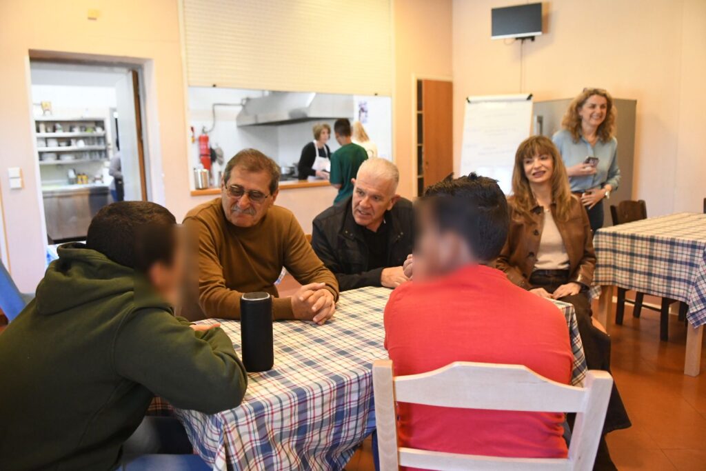 Πελετίδης με Σαμούρη στο Σκαγιοπούλειο Κέντρο Παιδικής Μέριμνας ΦΩΤΟ