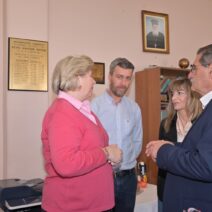 Πελετίδης και Σαμούρη στο Άσυλο Ανιάτων με δώρα και ευχές για το Πάσχα ΦΩΤΟ