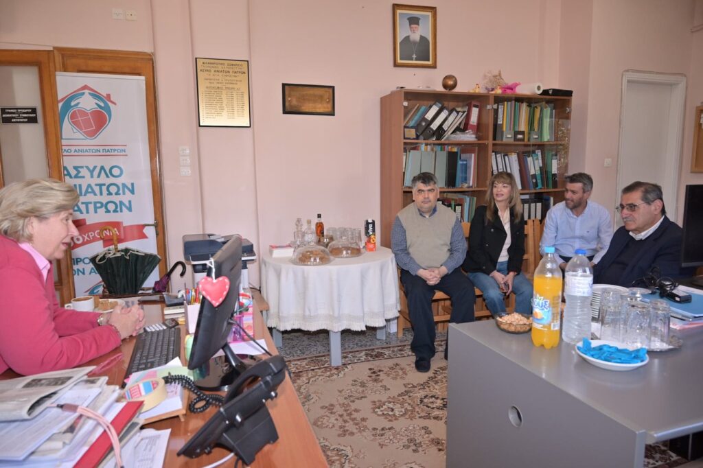 Πελετίδης και Σαμούρη στο Άσυλο Ανιάτων με δώρα και ευχές για το Πάσχα ΦΩΤΟ