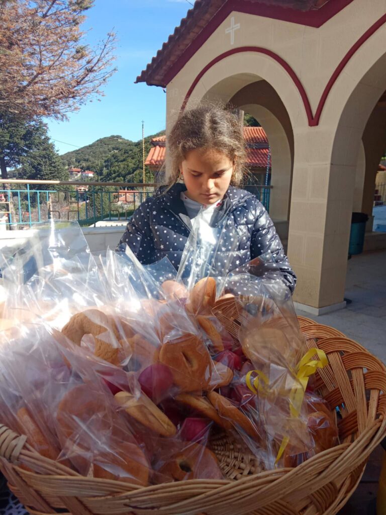 Το σπάνιο έθιμο της Ανάστασης, με αυγά, στο Καλούσι Αχαΐας ΦΩΤΟ