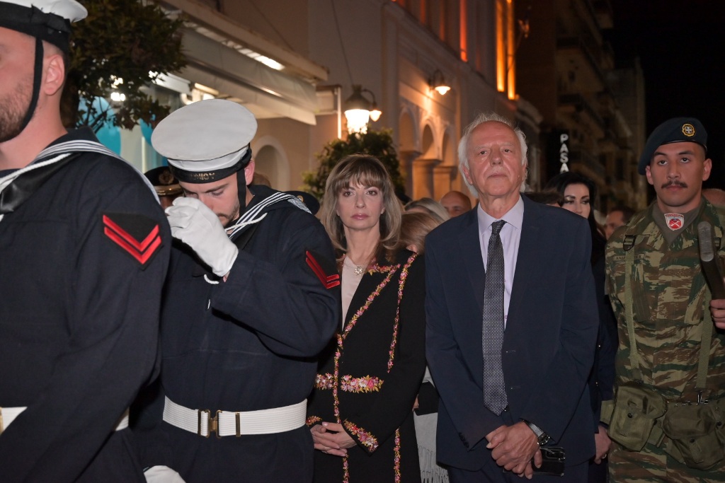 Η Περιφορά Επιταφίων της Πάτρας ΦΩΤΟ